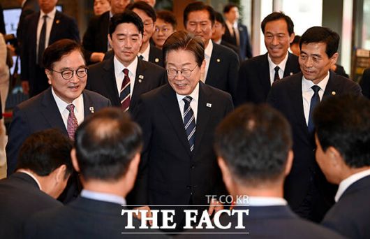 이재명 대통령이 추가경정예산안 시정연설에 앞서 우원식 국회의장, 여야 지도부와 만나 협치를 당부했다. /국회사진기자단