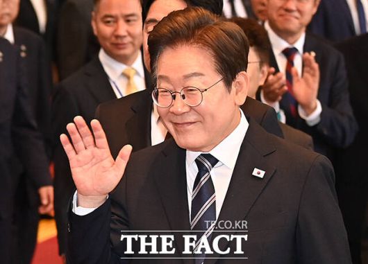 이런 흐름의 배경에는 이재명 대통령에 대한 높은 직무 평가가 자리하고 있다. NBS 조사에서 이 대통령의 국정운영 신뢰도에 대해 묻자 신뢰한다는 응답은 63%였고, 신뢰하지 않는다는 응답은 29%였다. /국회사진기자단