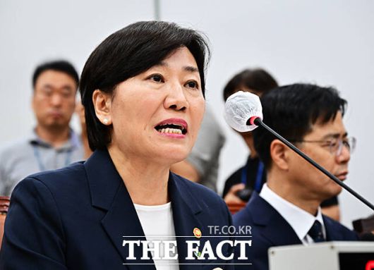 송미령 농림축산식품부 장관이 지난 25일 오후 서울 여의도 국회에서 열린 농림축산식품해양수산위원회 전체회의에 참석해 질의에 답변을 하고 있다. /국회=배정한 기자