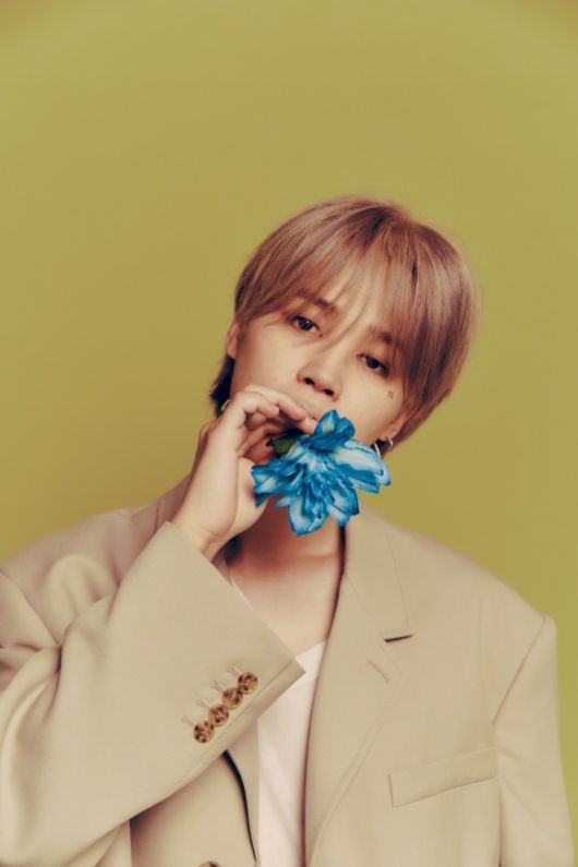 지민은 입대 전 'FACE'와 군복무 중 'MUSE' 두 장의 앨범을 발매했다. 두 앨범은 모두 '빌보드 200' 2위에 올랐고 'FACE'의 타이틀곡 'Like Crazy(라이크 크레이지)'는 '핫 100' 1위를 차지했다. K팝 솔로 가수가 '핫 100' 1위에 오른 건 지민이 최초다. /빅히트 뮤직