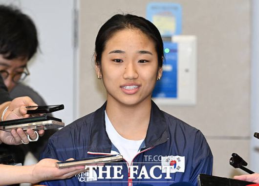 대한민국 배드민턴 국가대표 안세영이 지난해 8월 7일 오전 제33회 파리 하계 올림픽을 마치고 인천국제공항을 통해 귀국한 뒤 협회에 대한 입장을 취재진 앞에서 밝히고 있다. /인천국제공항=박헌우 기자