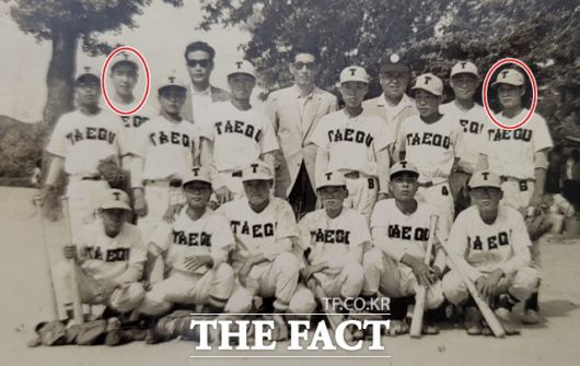 1960년대 대구중 야구부 시절의 박용진(뒷줄 왼쪽 두 번째 원)과 이광환(뒷줄 맨 오른쪽 끝 원)./박용진 소장 사진