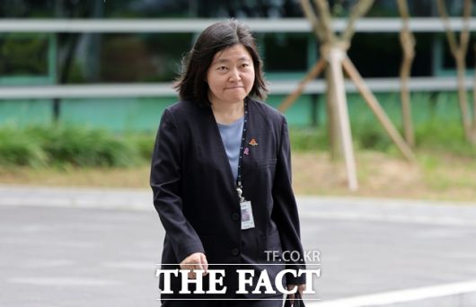 임은정(51·사법연수원 30기) 신임 서울동부지검장과 김태훈(54·사법연수원 30기) 신임 서울남부지검장이 4일 취임했다. /뉴시스