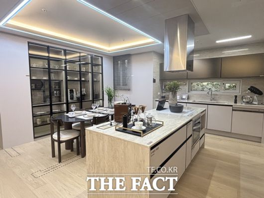 오티에르 포레는 서울의 첫 오티에르 일반분양 단지다. 사진은 견본주택에 마련된 84㎥A 타입 유니트다. /공미나 기자
