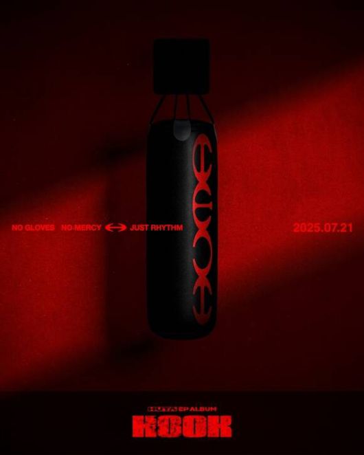 이민혁은 커밍순 이미지를 공개했다. 샌드백과 강렬한 문구에서 리듬으로 때리고 음악으로 싸우겠다는 이민혁의 포부가 느껴진다. /비투비컴퍼니