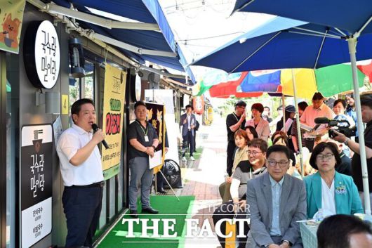 '국수랑 밀이랑' 개점식이 열리고 있다. /광주 남구