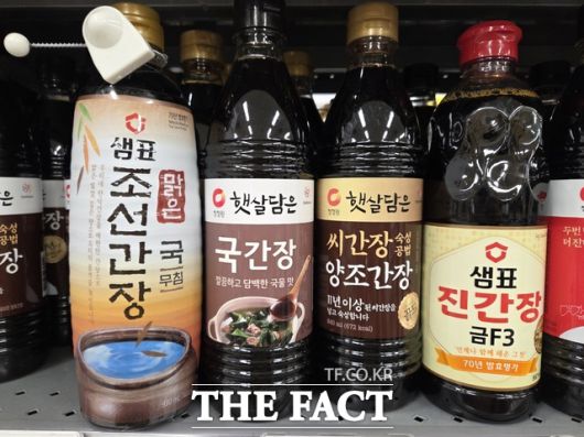 간장의 분류는 콩에서 감칠맛 성분인 아미노산을 얻어내기 위해 단백질을 분해하는 발효 방식에서 결정된다. /우지수 기자