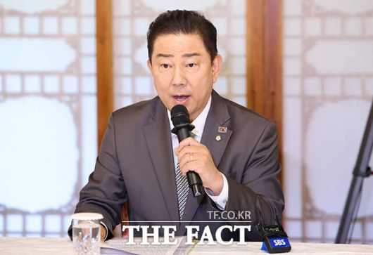 모두발언하는 김병기 더불어민주당 대표 직무대행 겸 원내대표.