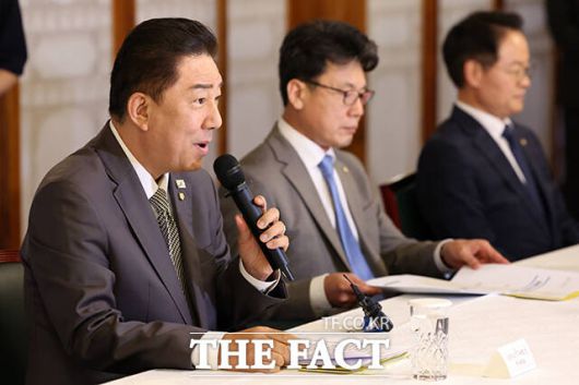 모두발언하는 김병기 더불어민주당 대표 직무대행 겸 원내대표.