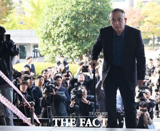 명 씨는 자신에겐 공천개입이나 정치자금법 위반은 없다는 입장이다. 명 씨는 오히려 김 여사에게 어느 검사와 관련한 공천에 개입하면 안 된다는 취지로 말했다고 했다. /배정한 기자