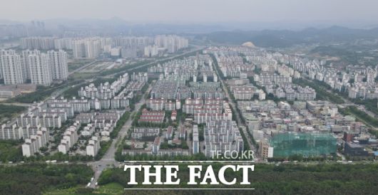 최근 초강력 대출규제를 통해 과열된 수요를 꺾은 정부는 앞으로 주택공급 대책 마련에 속도를 낼 것으로 예상된다. /박헌우 기자
