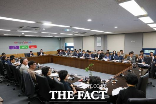 이응우 계룡시장이 7일 확대간부회의를 주재하고 있다. /계룡시