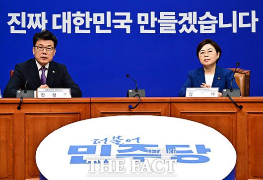 발언하는 진성준 더불어민주당 정책위의장.