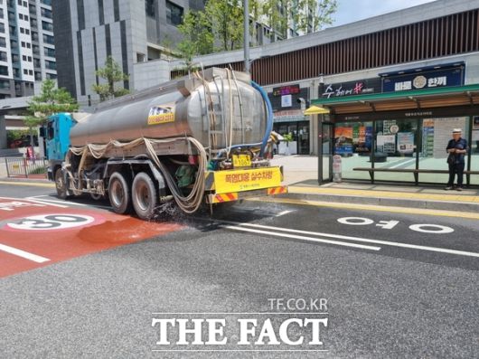 폭염 대비 살수차 운영 모습 /계룡시