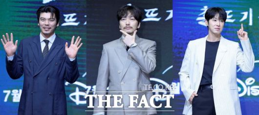 배우 김성오 이동휘 정윤호(왼쪽부터)가 8일 오전 10시 30분 열린 디즈니+ 새 오리지널 시리즈 '파인: 촌뜨기들' 제작발표회에 참석했다. 이동휘 정윤호 등은 실감 나는 사투리 연기를 위해 준비를 철저히 했다고 강조했다. /더팩트 DB