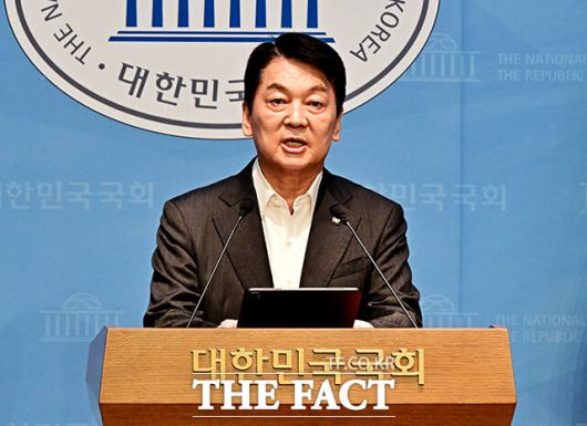 비주류는 구주류의 '정치적 책임'을 강조하며 그들에 대한 '인적 청산'을 압박할 것으로 보인다. 사진은 안철수 국민의힘 의원이 7일 오전 서울 여의도 국회 소통관에서 기자회견을 열고 당대표 출마선언을 하고 있는 모습. /배정한 기자