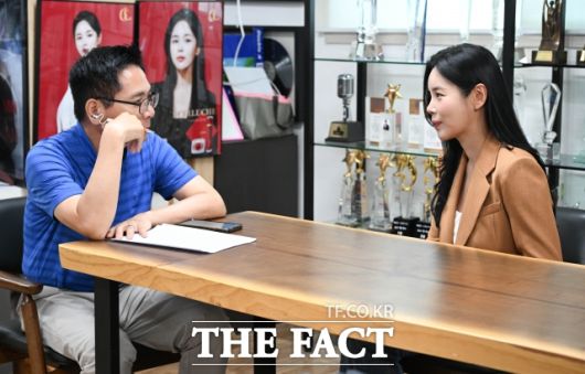 다방면 멀티스타로 종횡무진하고 있는 가수 조정민을 만나 최근 활동 근황 등을 직접 들어봤다. 조정민의 스페셜인터뷰는 8일 오후 서울 마포구 성산동에 있는 소속사 루체엔터테인먼트에서 2시간동안 진행됐다. /박헌우 기자