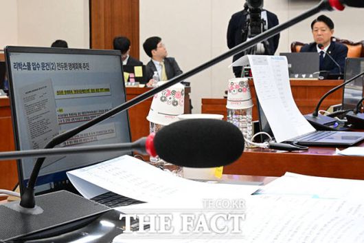 고민정 더불어민주당 의원은 이날 '전두환 명예회복 추진' 취지의 리박스쿨 문건을 공개하며 손효숙 대표에게 관련 질의를 쏟아냈다.