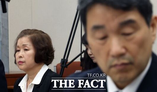 손효숙 리박스쿨 대표(왼쪽)는 10일 국회 교육위원회에서 열린 리박스쿨 청문회 증인으로 참석했다./뉴시스