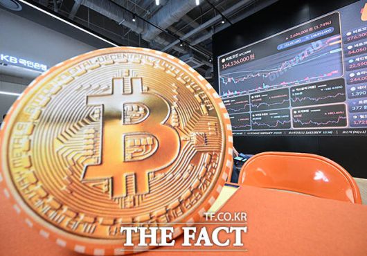 가상화폐 비트코인이 사상 최초로 11만2000달러를 넘어섰다. /박헌우 기자