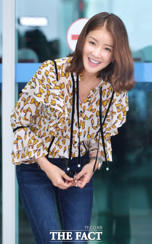 "제가 내린 결정에 대한 무게는 온전히 제가 안고 가려 한다." 배우 이시영이 SNS에 직접 글을 올려 이혼한 전 남편의 냉동보관 중이던 배아 수정이식으로 둘째 아이를 임신하게 된 자초지종을 설명했다. /더팩트 DB