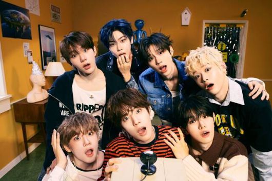 클로즈 유어 아이즈의 신보 'Snowy Summer'는 자유로운 유령이 돼버린 소년들의 이야기를 담은 앨범이다. /언코어