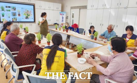 정읍시는 '치매관리 제대로! 안심정읍 대대로!'라는 슬로건 아래, 치매 환자와 가족이 지역 사회 안에서 존엄성을 지키며 살아갈 수 있는 치매 친화적 환경 조성에 행정력을 집중하고 있다. /정읍시