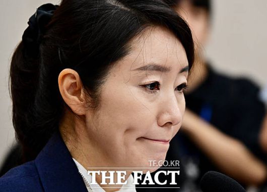 생각에 잠긴 강선우 여성가족부 장관 후보자.