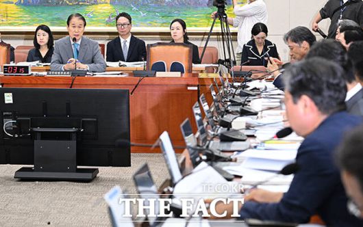 민주당은 권 후보자의 자질이 충분하다며 엄호에 나섰다. /국회=박헌우 기자