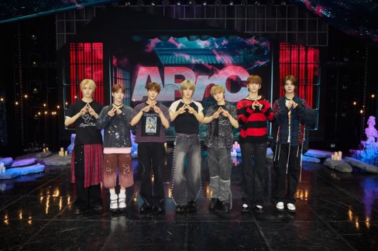 그룹 아크(ARrC)가 16일 열린 세 번째 미니 앨범 'HOPE' 발매 기념 쇼케이스에서 "설레고 기쁘다. 활동을 통해서 글로벌 Z세대를 대표하는 아이돌이 되겠다"고 각오했다. /미스틱스토리