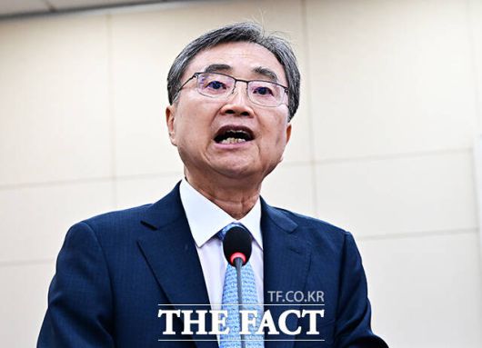 조현 외교부 장관 후보자는 17일 북한에 대해 "적으로 변할 수 있는 실존적 위협"이라고 답했다. /배정한 기자