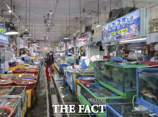 오이도전통수산시장 매장 모습./시흥시