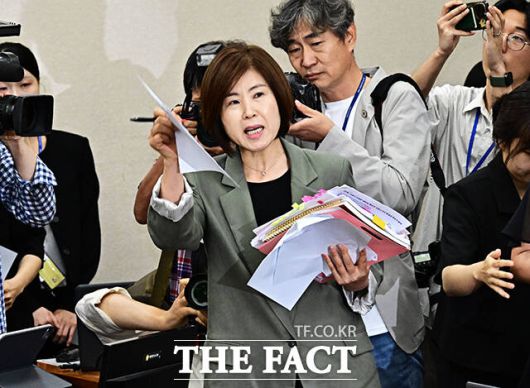 자료제출 관련 항의하는 김미애 국민의힘 의원.