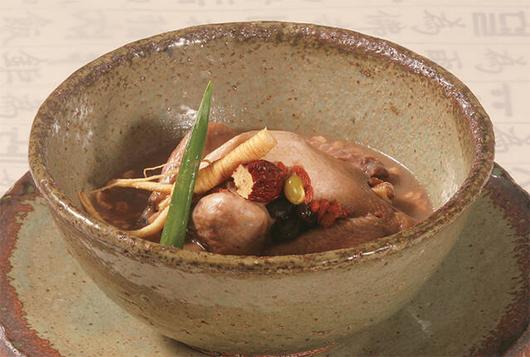 우리맛닭을 이용해 만든 건강미인삼계탕./농촌진흥청