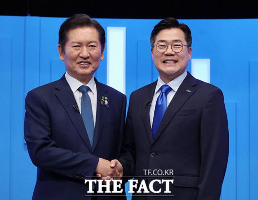 두 후보 모두 친명 정체성을 바탕으로 개혁 의지를 강조해 왔지만, 이번 사안에서는 접근 방식의 차이를 보였다. 정 후보는 일관된 지지 입장을 유지했으나, 여론 변화에 대한 유연한 대응은 아쉬웠다는 평가가 있다. 반면 박 후보는 정치적 부담을 감수하면서도 사전에 방향성을 제시해 결과적으로 상황을 주도했다는 분석이다. /국회사진기자단