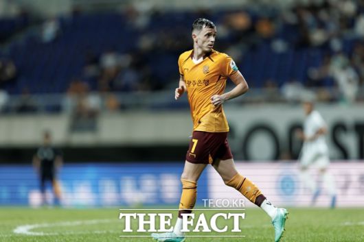 선두 전북현대를 무너뜨릴 수 있는 광주FC의 '저격병' 아사니./K리그