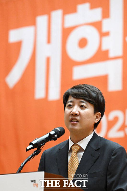 당대표 수락 연설하는 이준석 신임 당대표.