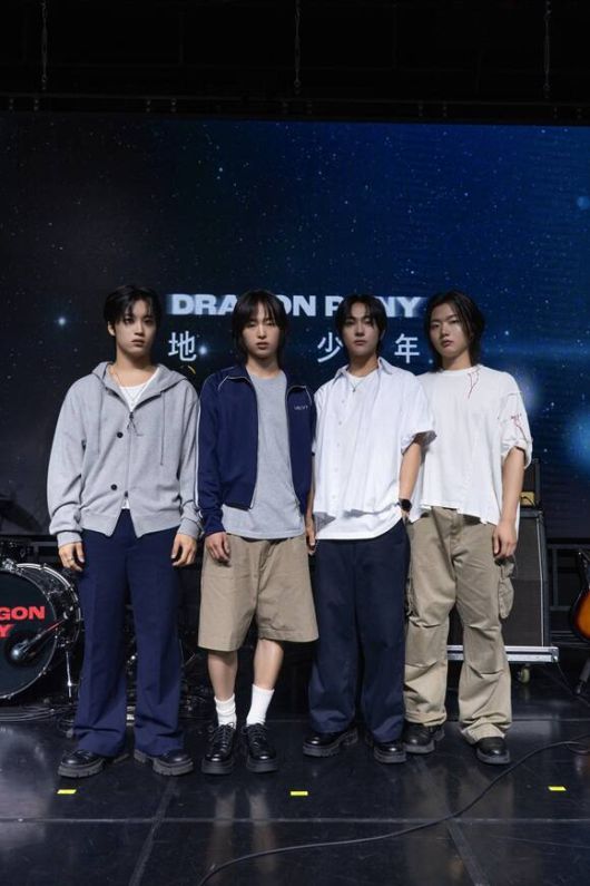 밴드 드래곤포니가 첫 디지털 싱글 '지구소년'의 발매를 앞두고 서울 서대문구 예스24원더로크홀에서 쇼케이스를 열었다. 드래곤포니는 펜타포트 락페스티벌 등에 참가해 '지구소년'의 라이브를 들려줄 예정이다./안테나