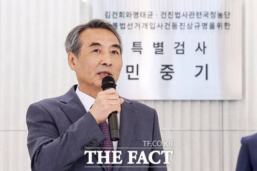 특검팀은 지난 21일 '공천개입 의혹' 관련 공직선거법 위반 혐의를 받는 윤 전 대통령에게 피의자 신분으로 29일 출석하라고 통보했다. 그러나 윤 전 대통령은 아무런 사유를 밝히지 않고 나타나지 않았다. /서예원 기자