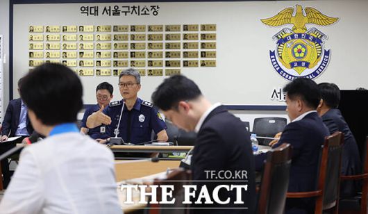 질의에 답변하는 김현우 서울구치소장.