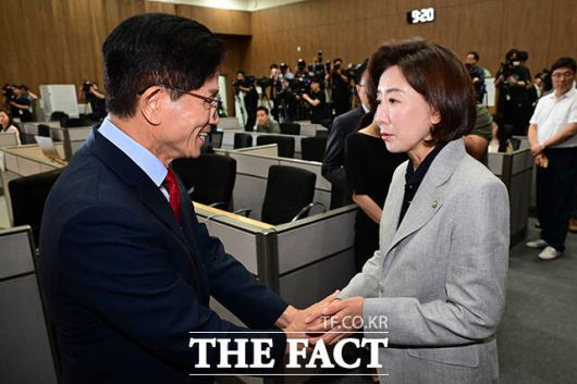 이날 김 전 장관의 기자회견을 위해 나경원 의원실은 소통관 기자회견을 예약했다.