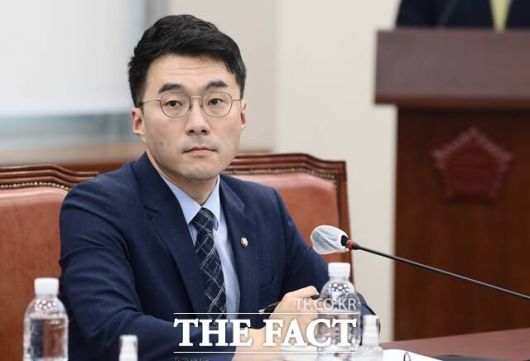 문제는 실제 징계로 이어지는 사례가 극히 드물다는 점이다. 한때 '가상자산(코인) 투자' 의혹으로 논란이 된 김남국 전 민주당 의원이 당시 국회 윤리심사자문위로부터 제명 처분을 받았지만, 윤리특위 표결 결과 부결돼 별도 징계를 받지 않았다. 사진은 김 전 의원(현 대통령비서실 디지털소통비서관)의 모습. /이새롬 기자