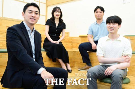 지난달 30일 오후 기업은행 본점에서 영스타 PB들이 더팩트와 인터뷰를 하고 있다. (왼쪽부터) 임지호 팀장(반포자이 WM센터), 유수정 팀장(역삼 WM센터), 이병권 팀장(천안 WM센터), 김근수 팀장(중계동 WM센터). /남윤호 기자