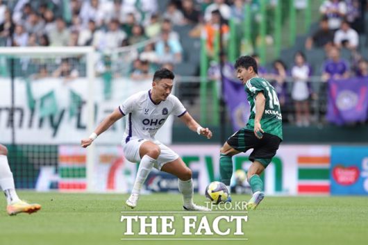 우승을 향해 나아가는 ‘전북’과 강등권 탈출이 시급한 ‘안양’이 8일 오후 7시 30분 전주월드컵경기장에서 맞대결을 펼친다./K리그