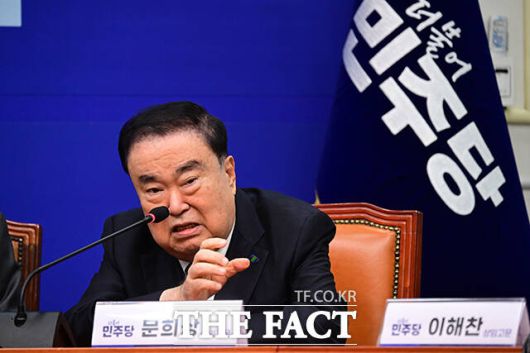 문희상 전 국회의장은 12일 "내란의 뿌리를 뽑기 위해 전광석화처럼 몰아쳐서 처리하겠다는 대목에 전적으로 동의한다"면서도 "단 항상 잊지 말아야 할 게 있다. 과유불급이다. 과하면 모자란 것만 못하다"고 지적했다. /남윤호 기자