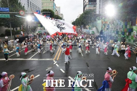 '2025 대전 0시 축제' 개막 퍼레이드 모습 /대전시