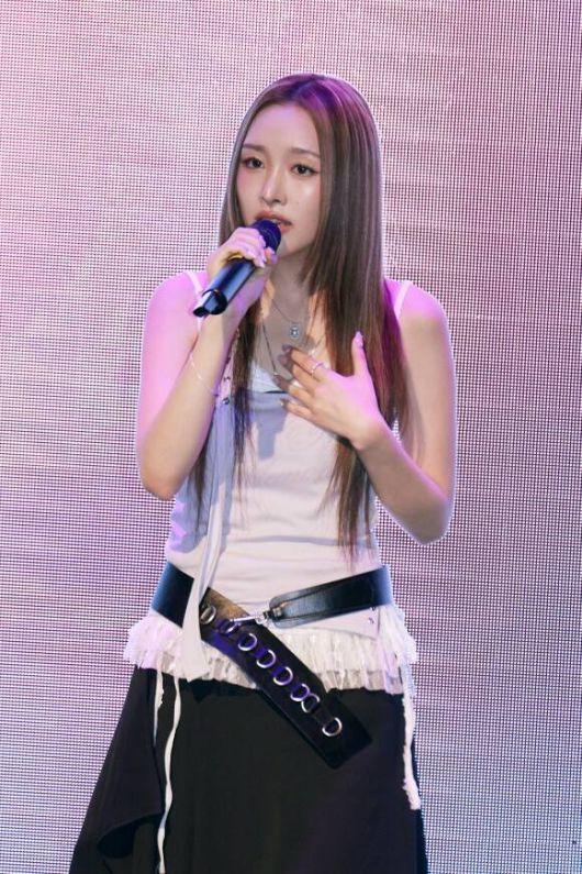 R&B 싱어송라이터 민지운은 22일 오후 1시 첫 EP '핑크, 댄 그레이'를 각 음악사이트에 발매한다./SM엔터테인먼트