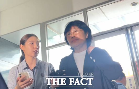 유재은 전 국방부 법무관리관이 18일 오전 서울 서초구 채상병특검 사무실에 출석하고 있다. /김해인 기자