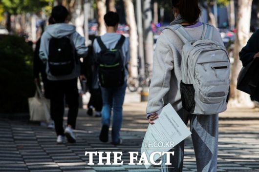 통계청에 따르면 지난해 사교육비 총액은 27조1000억원으로 전년 대비 4.5% 늘었다. 사교육비는 매년 증가하고 있는 추세다. /뉴시스