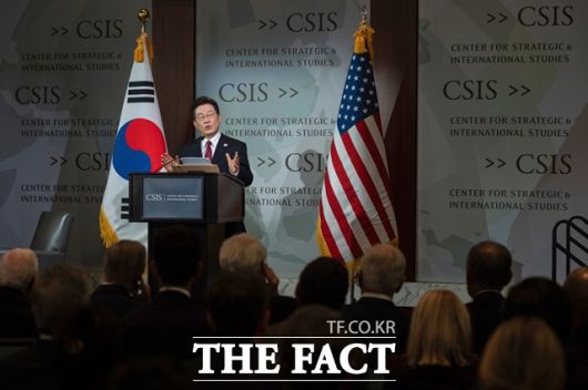 이 대통령은 "한미동맹의 전성기는 아직 오지 않았다. 우리가 가진 것이 부족하기 때문이 아니라, 우리가 이루어 낼 수 있는 것이 무한하기 때문"이라면서 "함께라면, 우리는 더욱 위대한 것을 이루어 낼 수 있다. 그 영광의 순간을 위해 '같이 갑시다'(We go together)"라고 덧붙였다. /워싱턴=AP.뉴시스